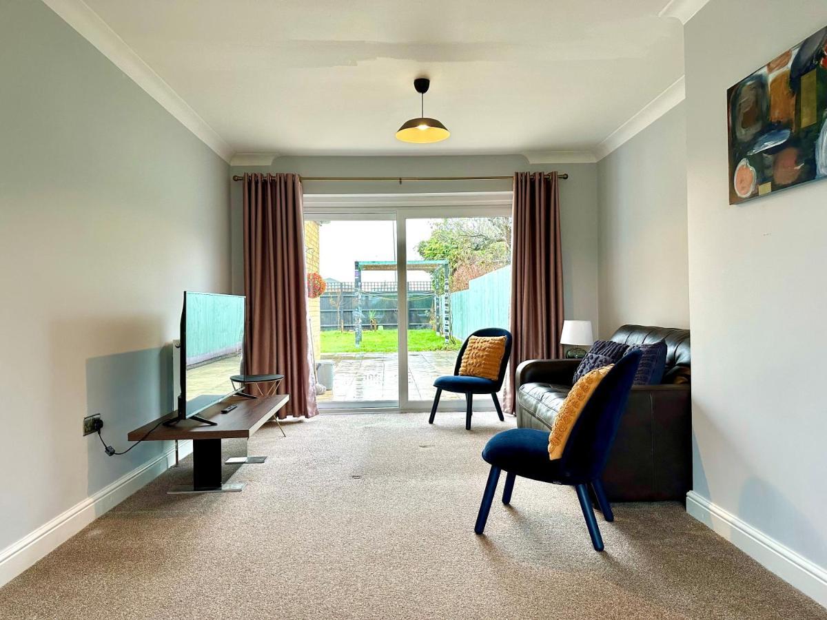 Spacious 3 Double Bedroomed House In バイチェスター エクステリア 写真