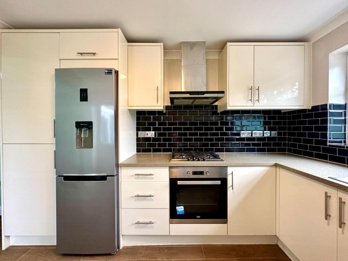 Spacious 3 Double Bedroomed House In バイチェスター エクステリア 写真