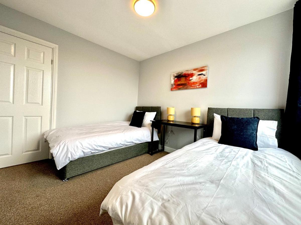 Spacious 3 Double Bedroomed House In バイチェスター エクステリア 写真