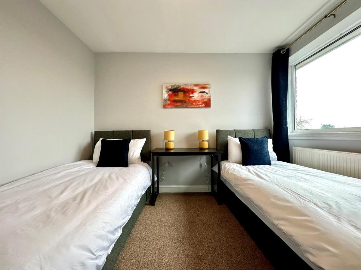 Spacious 3 Double Bedroomed House In バイチェスター エクステリア 写真